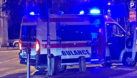 SAOBRAĆAJNA NESREĆA NA ČUKARICI Muškarac teško povređen, odmah prevezen u Urgentni centar