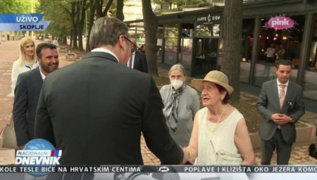 EUFORIJA U SKOPLJU  Građani oduševljeni pozdravljaju Vučića! (FOTO/VIDEO)