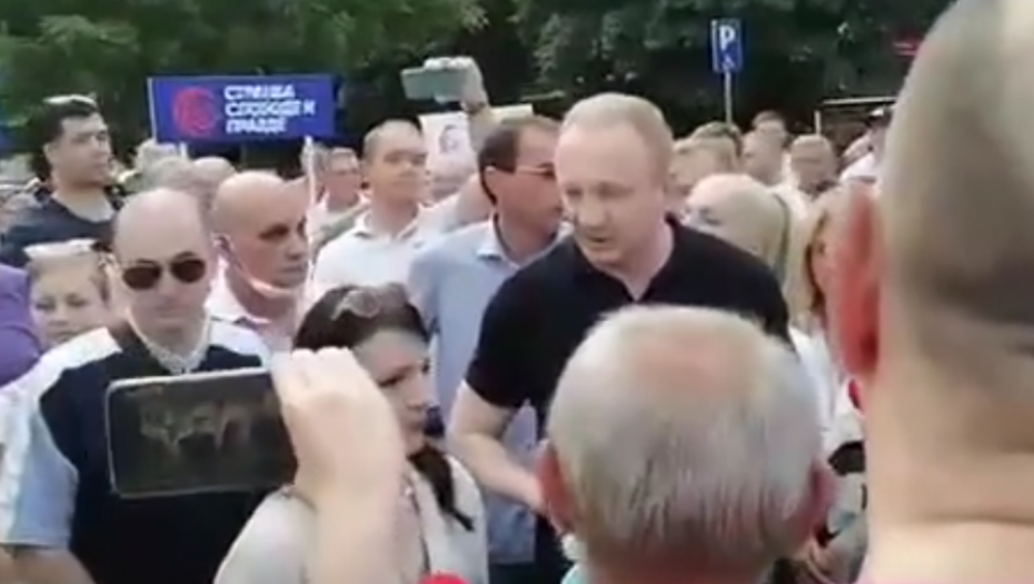 NOSITE SE U PI*DU MATERINU, VI STE OLOŠ I MAFIJAŠI Đilas i Marinika najureni iz Niša, narod ih urnisao! (VIDEO)