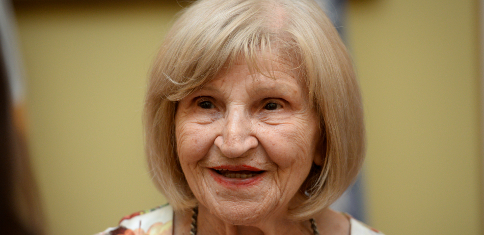 TEŠKO SE KREĆE, SIN JOJ KUPUJE NAMIRNCE Komšije odale sve tajne Mire Banjac: Imala je težak život