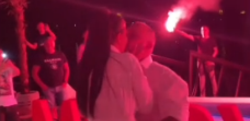 ĐANIJEV SIN ZAPROSIO DEVOJKU! Ona zanemela kada je Marko kleknuo i izvadio prsten, bakljama napravili nesvakidašnju atmosferu! (FOTO)