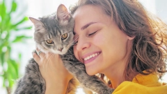 VIŠE VOLE ŽENE NEGO MUŠKARCE: Instiktivno im prija nežnost