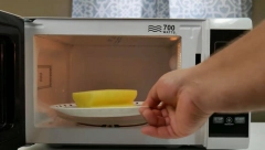 OVE NIKAKO NE SMETE DA GREJETE U MIKROTALASNOJ Jedna namirnica može da dovede do eksplozije!