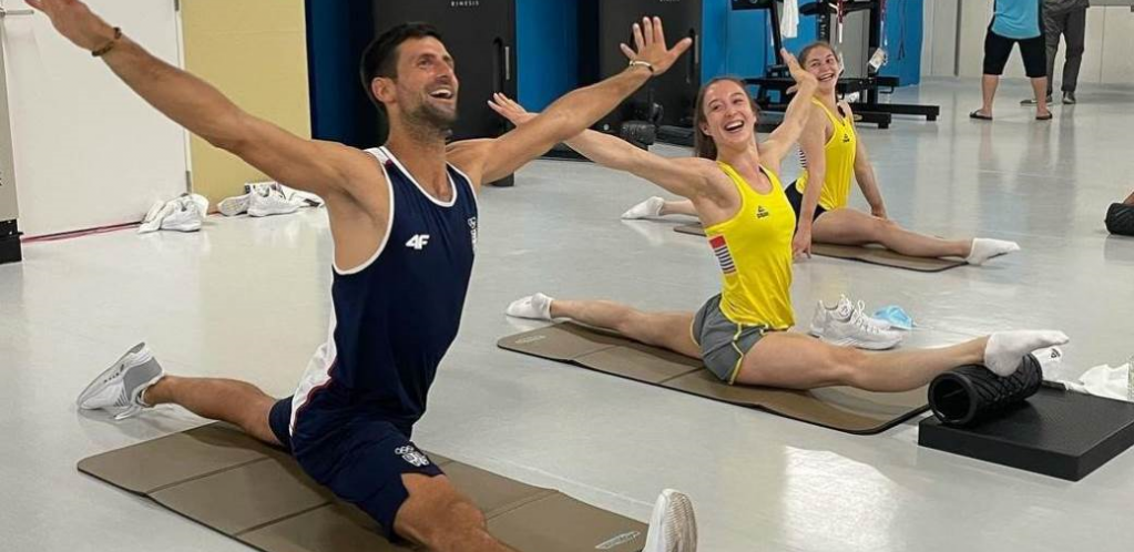 NOVAK JOJ DONEO SREĆU! Belgijanka napravila HIT FOTKU sa Đokovićem, pa osvojila zlato u Tokiju! (FOTO)
