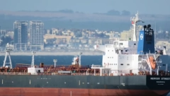 "VRUĆA ROBA" KOJU NIKO NE ŽELI DA PRIHVATI Tanker pun iranske nafte luta Jadranom