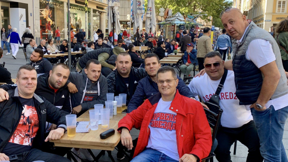 EVO KO ORGANIZUJE SKANDIRANJE PROTIV VUČIĆA NA TRIBINAMA! Ogranak sa Voždovca dobio naredbu, fotografije sve govore! (FOTO)