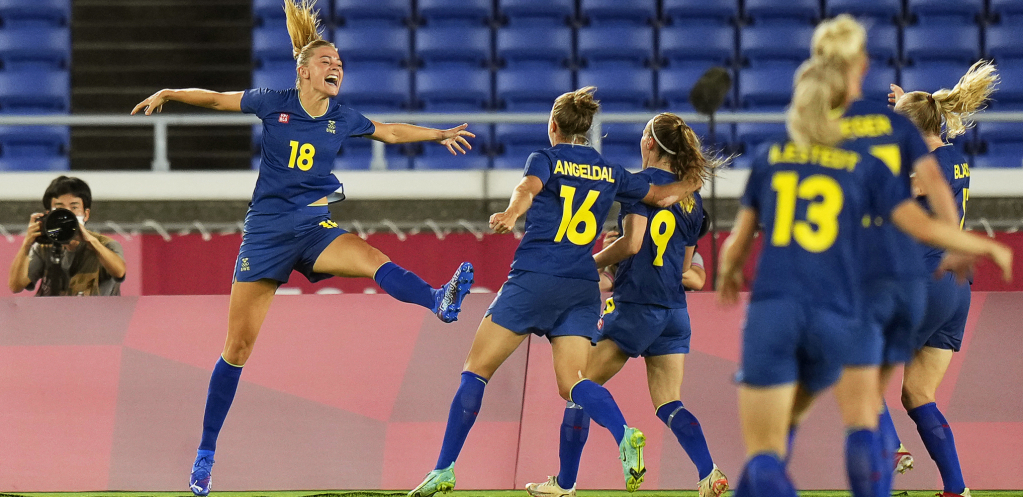 ČETVOROSTRUKE ŠAMPIONKE STALE U POLUFINALU Za zlato se bore Švedska i Kanada