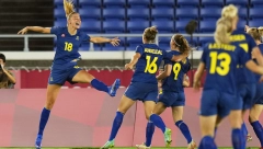 ČETVOROSTRUKE ŠAMPIONKE STALE U POLUFINALU Za zlato se bore Švedska i Kanada