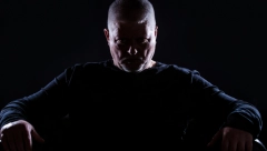 RAZGRNE MANTIL I NAG VRIŠTI Manijak iz Požege već danima proganja žene i uteruje im strah u kosti