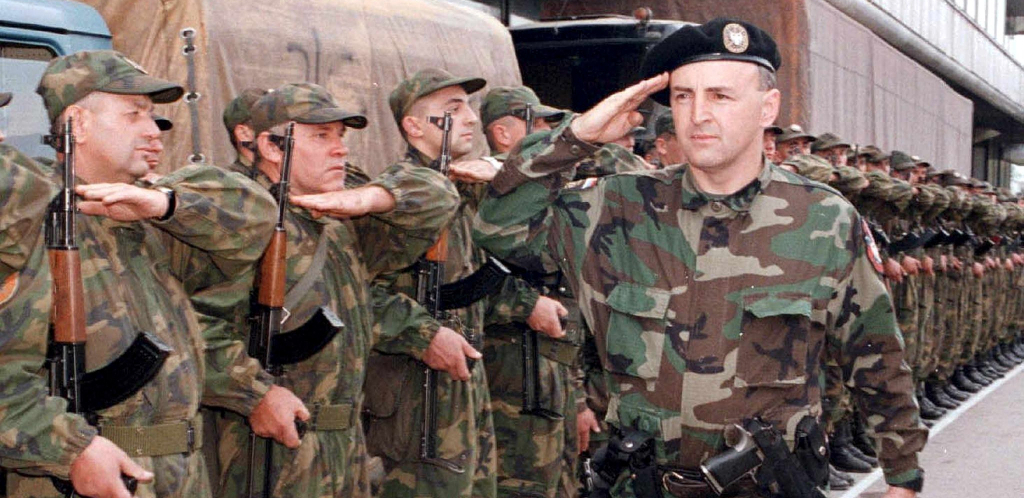 POSLEDNJA ARKANOVA FOTOGRAFIJA SKRIVA UŽAS Nastala je neposredno pre ubistva, a na njoj nešto jezivo (FOTO)