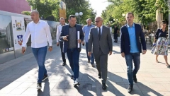 ZAMENIK GRADONAČELNIKA U LAZAREVCU Vesić obišao radove na izgradnji trga i garaže