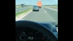 KAMIONDŽIJA LEGAO NA GAS! Pokušao da ga stigne kolima, a kada je video brzinometar uhvatio se za glavu! (VIDEO)