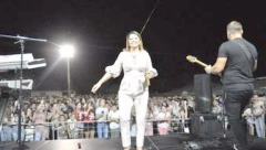 HVALA BOGU OSEĆAM SE KAO DVADESETGODIŠNJAKINJA Neda Ukraden u rodnom selu hitmajstora Tome Zdravkovića raspametila publiku!