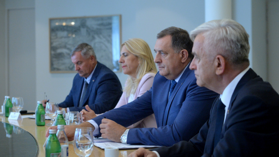 USTAVNI SUD POKRENUO POSTUPAK Bošnjaci i Hrvati udarili na srpski narod u Bosni i Hercegovini