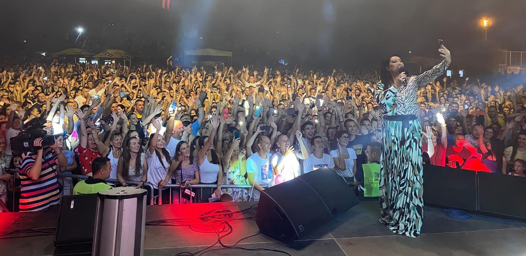 DRAGANA MIRKOVIĆ SPREMA SPEKTAKL U KRAGUJEVCU Koncert će imati i plemenitu svrhu!