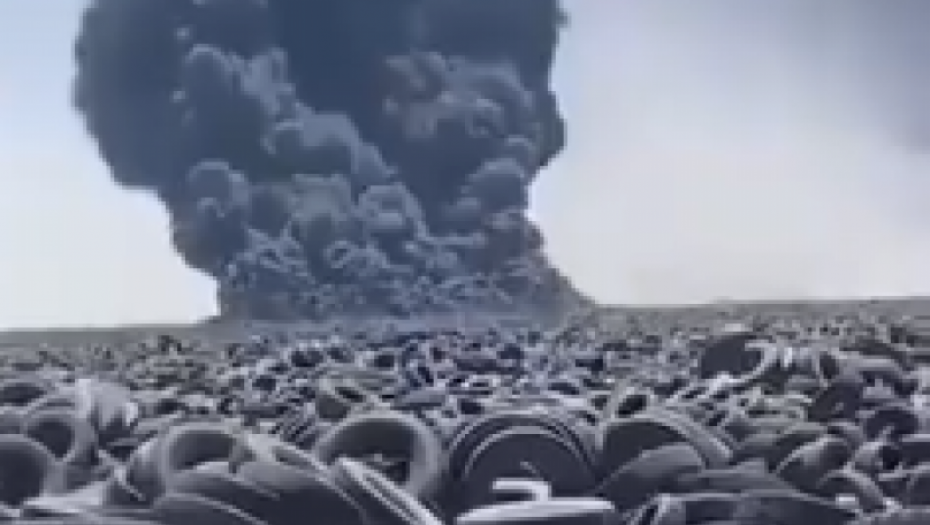 GORI NAJVEĆA DEPONIJA AUTOMOBILSKIH GUMA NA SVETU Vatra je vidljiva čak i na satelitskim snimcima(VIDEO)