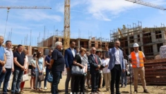 MILOŠ VUČEVIĆ: U 94 stana za socijalno ugrožene, izbegličke porodice porodice će se useliti na proleće 2022. (FOTO)