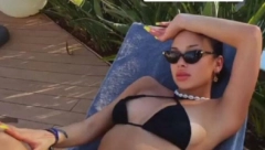 BACILA U TRANS I MUŠKARCE I ŽENE Elena Kitić pokazala golu zadnjicu i prizorom zapalila Ibicu (FOTO)