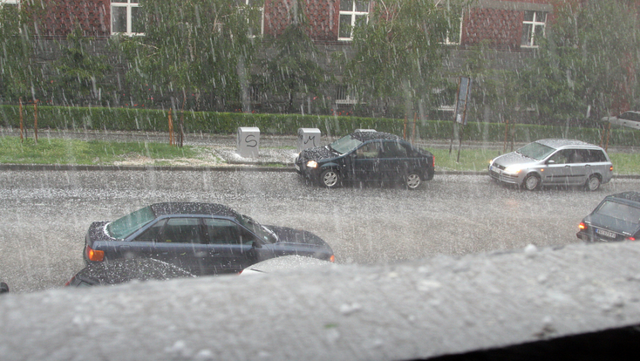 NEVREME TUTNJI REGIONOM Oluja  u Slavoniji rušila stabla