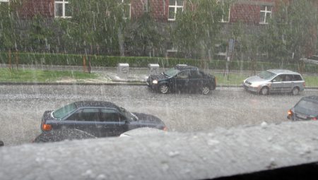 RHMZ IZDAO HITNO UPOZORENJE Na snazi crveni meteoalarm, teško nevreme u ovim delovima Srbije