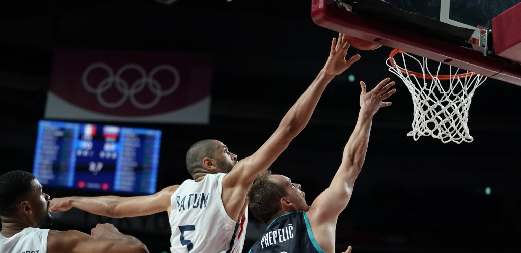 NIJE BIO SREĆAN OVIM POTEZOM Poznati košarkaš uplatio novac za pomoć Turskoj, pa se šokirao u banci (FOTO)