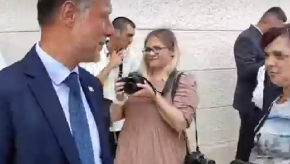 SELJAČIZAM NA USTAŠKOJ PROSLAVI "OLUJE" Žena dobacila predsedniku sabora da je Njonjo, on joj prostački odgovorio (VIDEO)