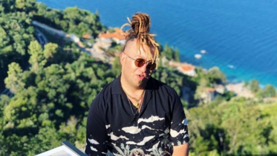 RASTA IMA NOVU DEVOJKU?! Ne odvaja se od atraktivne crnke, iznajmio vilu u Crnoj Gori za njih dvoje!