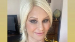 DA LI JE OVO ESTRADNA UMETNICA? Zorana Mihajlović iznenadila javnost dubokim dekolteom i tamnom noćnom šminkom usred radnog vremena?!