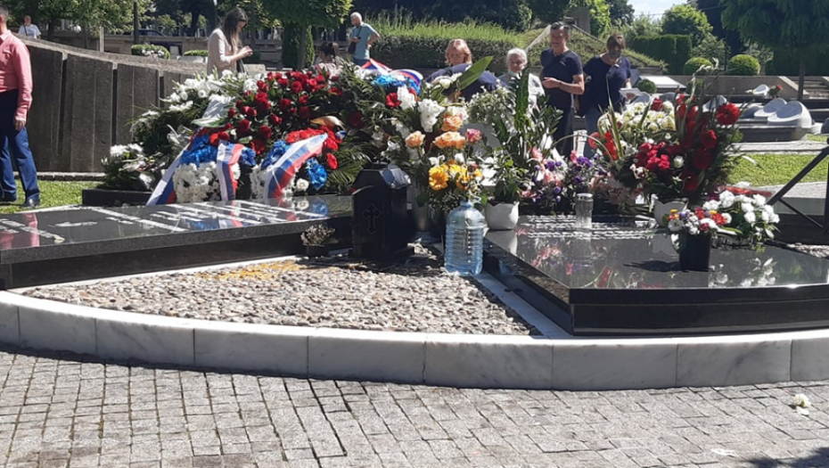POSLEDNJI ISPRAĆAJ MIROSLAVA LAZANSKOG Sahranjen veliki čovek i novinar (FOTO/VIDEO)