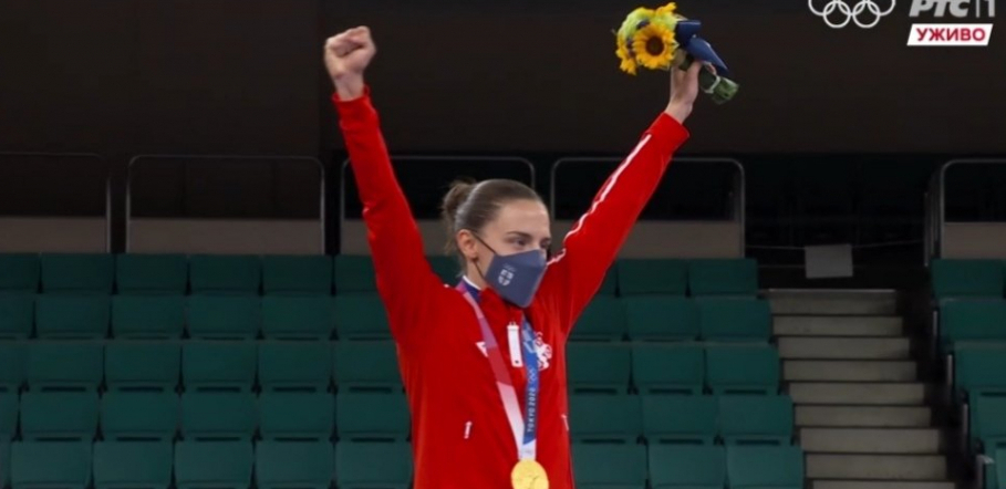 PRŠTI OD EMOCIJA! Pogledajte kako je Jovana Preković otpevala našu himnu (VIDEO)