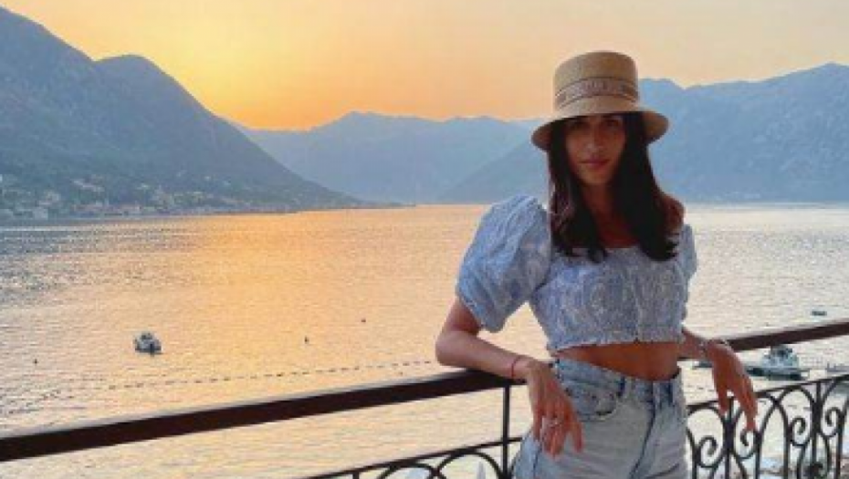 MAJKO MILA, KAKVE NOGE! Jelisaveta Orašanin "grmi" na moru, glumica nikad zgodnija pokazala nestvarno telo nakon dva porođaja (FOTO)