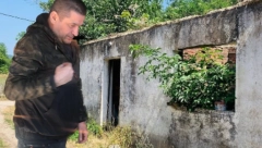 VIJORI SE SRPSKA ZASTAVA Zemljaci u Gubinu priredili iznenađenje za Baju Malog Knindžu