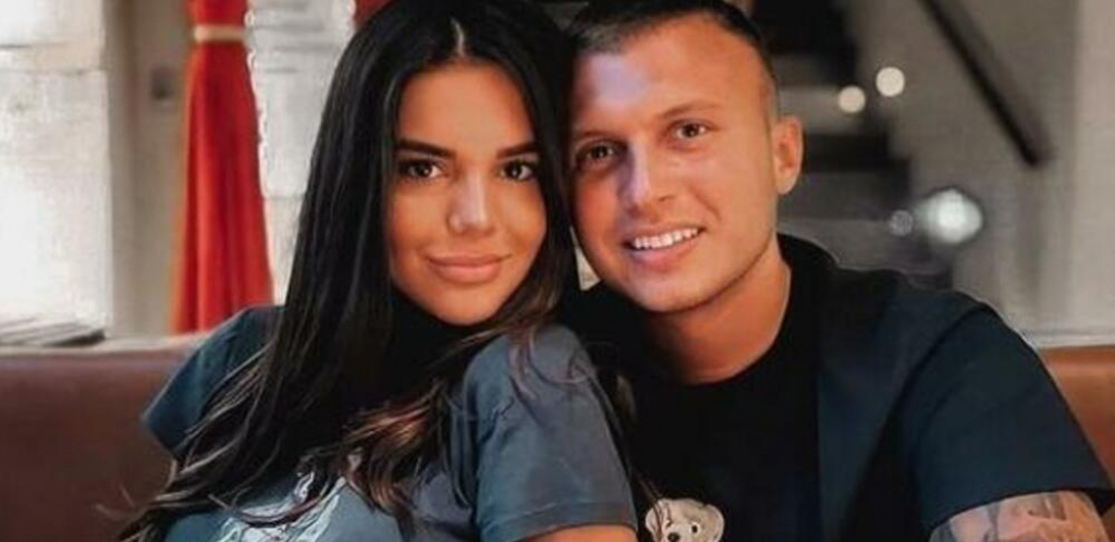 JOVANA LJUBISAVLJEVIĆ NE ŽELI VIŠE DA ĆUTI O STEFANU KARIĆA: Rešila je da ga raskrinka, osvrnula se i na njegovog oca!