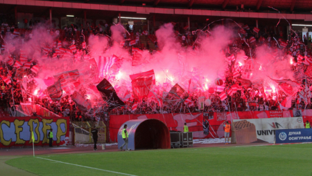 KOSOVO - SRBIJA Navijači Zvezde i Olimpijakosa pevali zajedno (VIDEO)