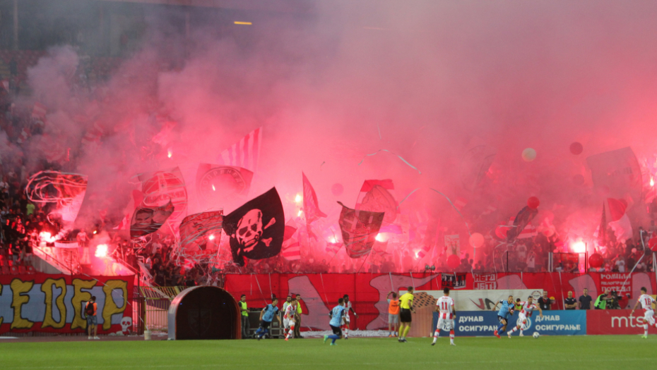 DELIJE SU SPREMILE SVOJ POZIV ZA ROĐENDANSKU ŽURKU NA MARAKANI! Osvetlili su kuću kao nikada do sada, sa krova (VIDEO)