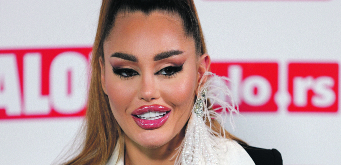 STA ĆE TO BITI? Svi komentarišu izdanje Ane Korać, do sad je niko nije video ovakvu! (FOTO)