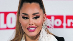 ANA KORAĆ PODELILA SLIKU IZ DETINJSTVA Znate je kao bombu sa TV ekrana, a pogledajte kako je izgledala sa samo dve godine!