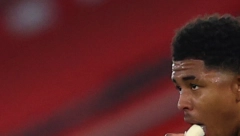 NE GUBI VREME Čelsi izuzetno aktivan u finišu letnjeg prelaznog roka: Posle ponude Evertonu, pojurio ka Lesteru