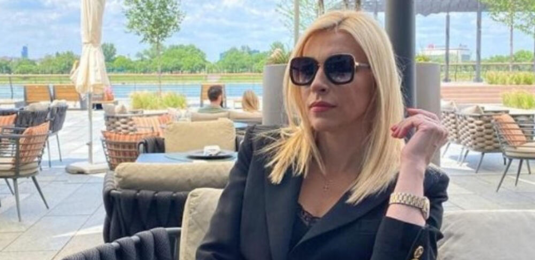 GOLE BUTINE I OGROMAN DEKOLTE! Irina Vukotić stajlingom u jutarnjem programu napravila haos, gosti u studiju ostali bez teksta! (FOTO)