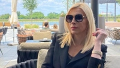 BRUTALNO IZDANJE VODITELJKE DNEVNIKA Ovako Irina izgleda kada se kamere ugase, pozirala u topiću i helankama i sve oduševila (FOTO)