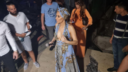 KAO BOGINJA Alo! paparaco uslikao Anu Nikolić pred nastup u Crnoj Gori, pevačica pojavom izazvala ovacije publike, ovakvu haljinu niste videli (FOTO)