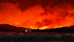 POKRENUTA ISTRAGA O PODMETANJU POŽARA Grčki vatrogasci se bore i protiv vatre na Peloponezu, izbilo preko 500 požara
