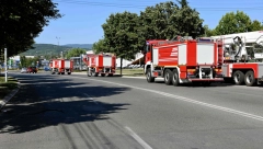 VELIKI POŽAR IZBIO KOD UMKE Zapalila se fabrika papira i kartona, više od 20 vatrogasaca gasi vatru