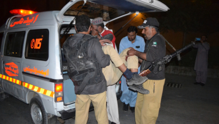 IZGOREO AUTOBUS: Najmanje 17 osoba poginulo u požaru u Pakistanu