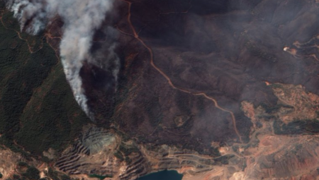 SATELITSKI SNIMCI POKAZALI RAZMERE UŽASA Vatrena stihija u Grčkoj guta sve pred sobom, vatrogasci se bore da stave požare pod kontrolu!