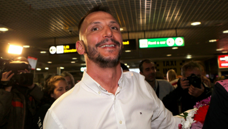 DAČA IKODINOVIĆ UVREDIO VLADIKU SPC Je*o te Vučić pope!