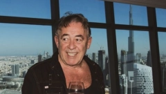 NEVEROVATNO KOLIKA JE SLIČNOST Devojka Mime Karadžića je dvojnica njegove bivše supruge, sličnost je šokantna (FOTO)