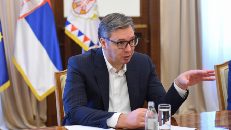 ŠTO OBEĆA, VUČIĆ ISPUNJAVA Radnici Geoksa dobili novac!
