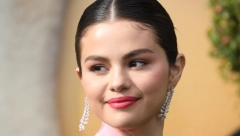 LINIJE KOKAINA NA STOLU JE ODALE DA SE DROGIRA Selena Gomez munjevitom brzinom obrisala fotografiju, ali bilo je kasno!