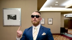 MEKGREGOR SILOVAO DEVOJKU, PA JOJ PRETIO? Oglasio se njen advokat: Nudi joj novac da ćuti